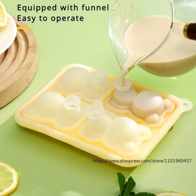 Khuôn đá hình gấu có phễu