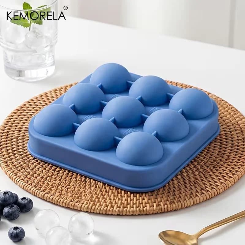 Khay làm đá khuôn bóng đá 9 lỗ có nắp