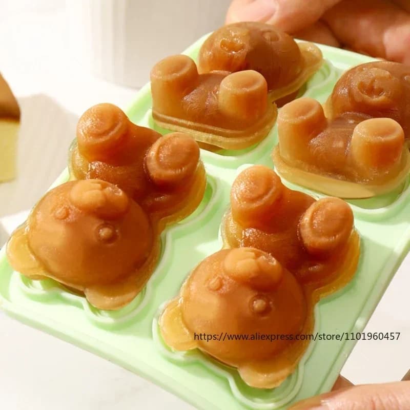Khuôn đá hình gấu có phễu